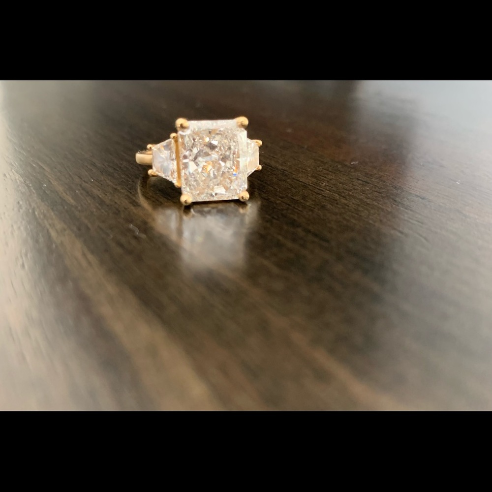 18k Spectacular 4.70Ct Diamond Ring - Picture 14 of 14